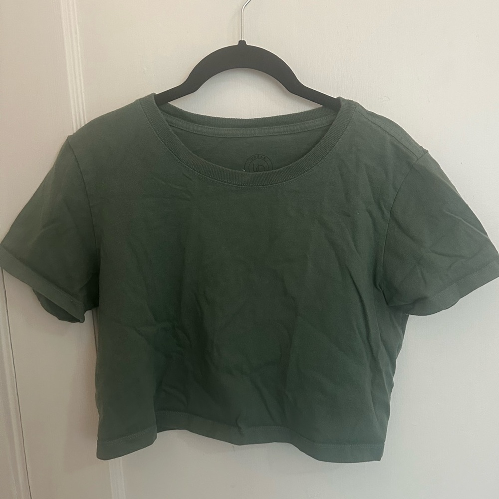 UO cropped tshirt
